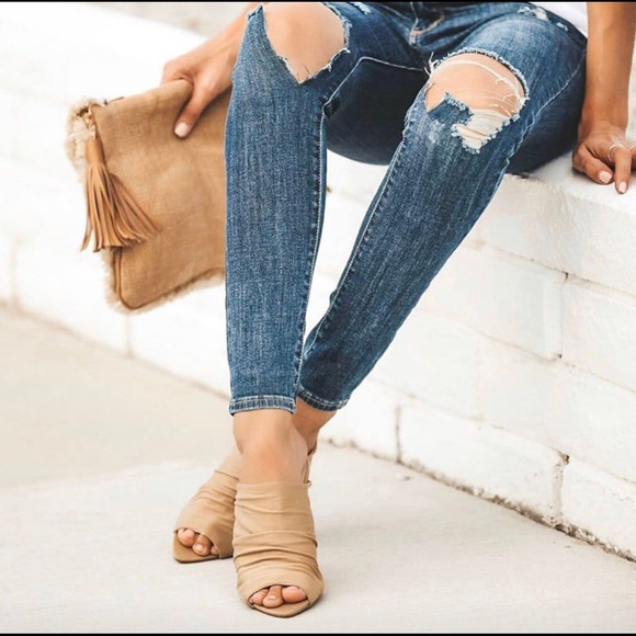 ViciDolls Qupid Angelina Scrunch Nude Sandals - Picture 1 of 6